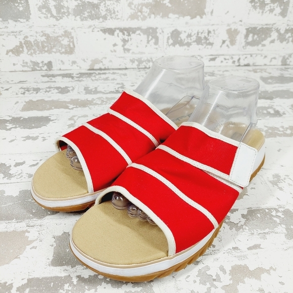 NEW Clarks Red & White Canvas Slides Summer Sandals Shoes M850 - Picture 2 of 11